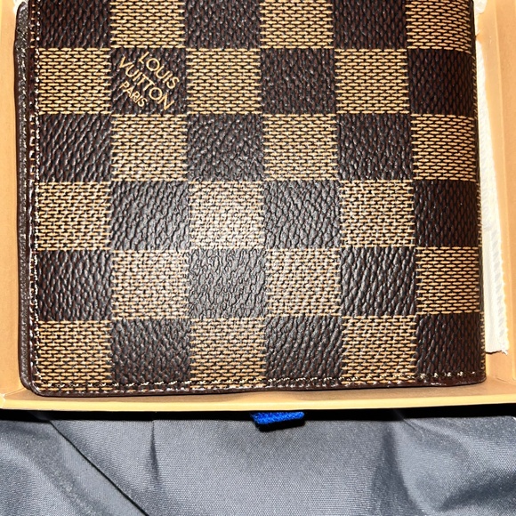Designer wallet - Picture 3 of 3